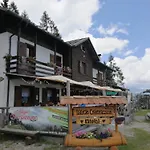 La Petite Maison - Wi-fi, Netflix, Fireplace, 20min To Zoncolan And Sappada - Pet Friendly * Rigolato