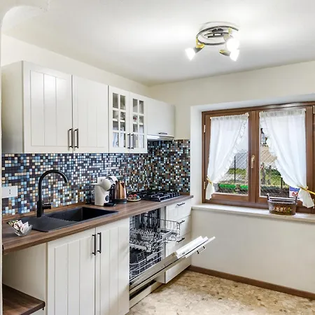 La Petite Maison - Wi-fi, Netflix, Fireplace, 20min To Zoncolan And Sappada - Pet Friendly * Rigolato