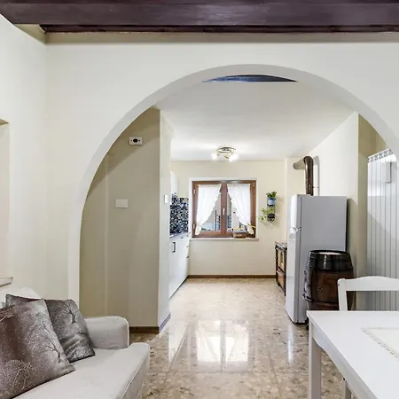 La Petite Maison - Wi-fi, Netflix, Fireplace, 20min To Zoncolan And Sappada - Pet Friendly Rigolato