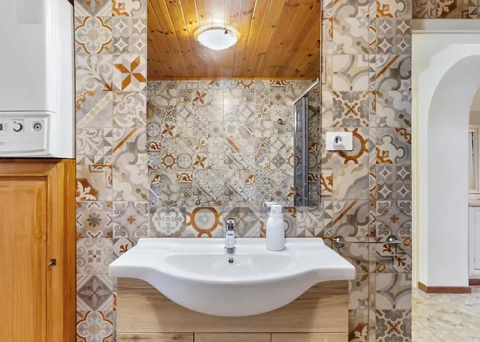 Apartman La Petite Maison - Wi-fi, Netflix, Fireplace, 20min To Zoncolan And Sappada - Pet Friendly *