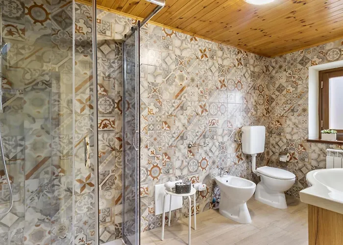 La Petite Maison - Wi-fi, Netflix, Fireplace, 20min To Zoncolan And Sappada - Pet Friendly *